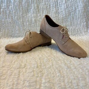 European Tamaris textured leather oxford loafers!